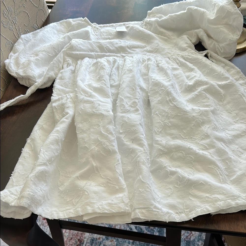 Elegant White Dress with Puff Sleeves